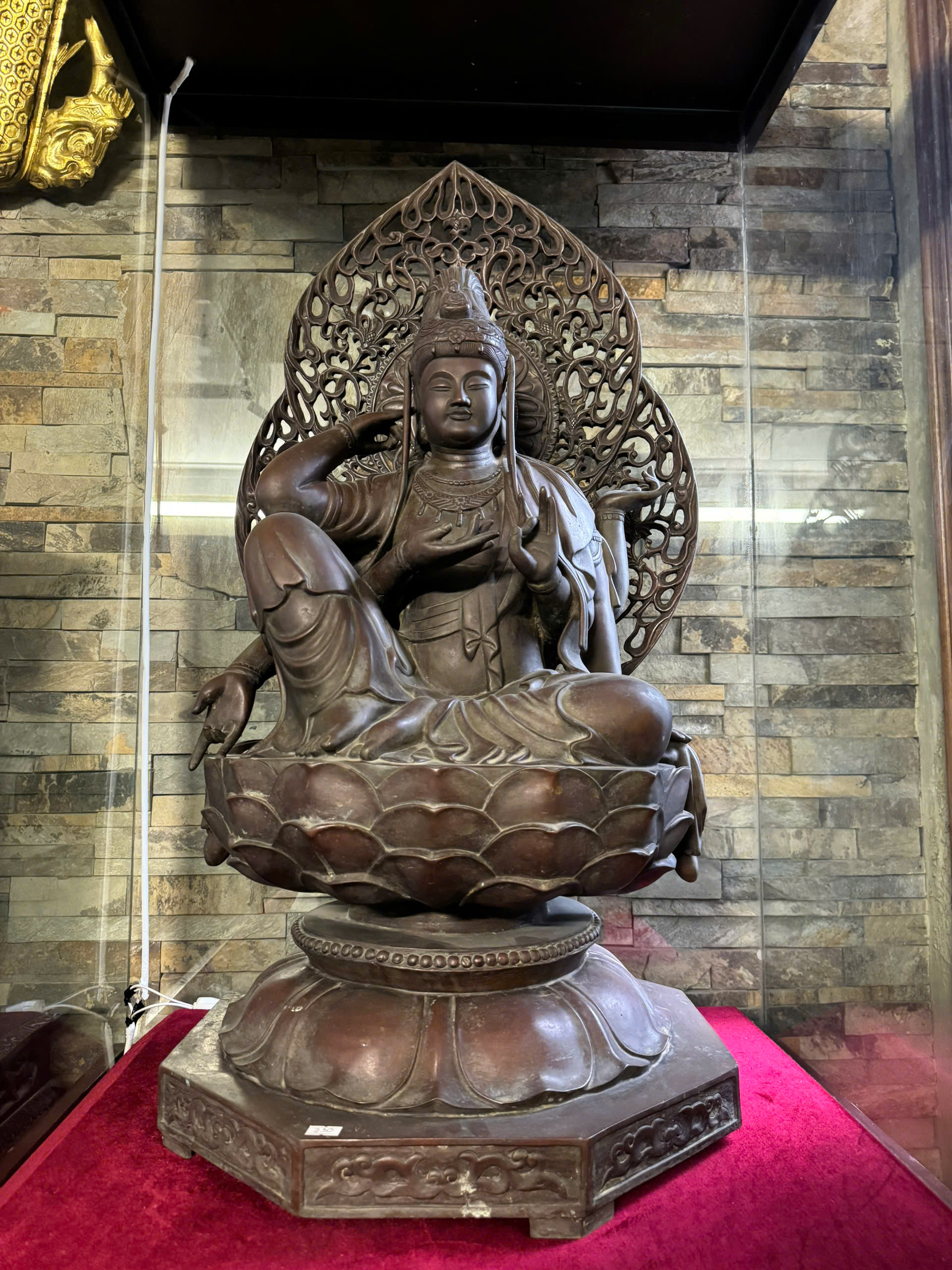 Quan Âm Bồ Tát Chất Liệu Đồng