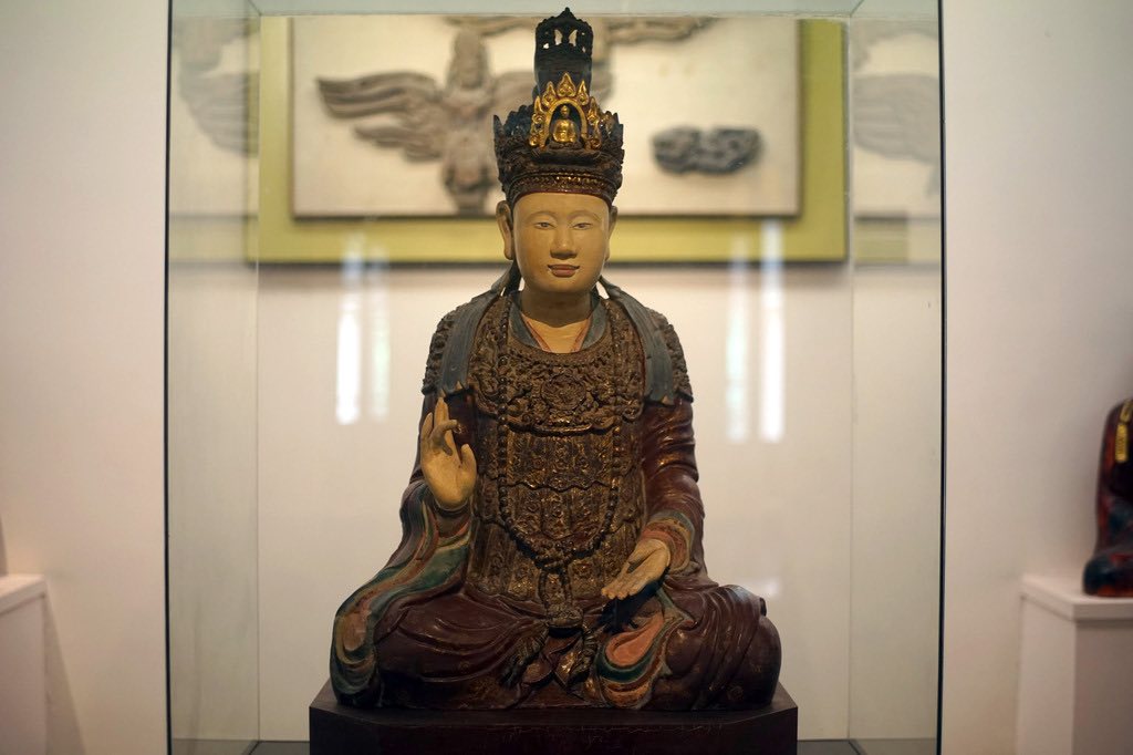 Tượng Hoàng hậu Trịnh Thị Ngọc Trúc