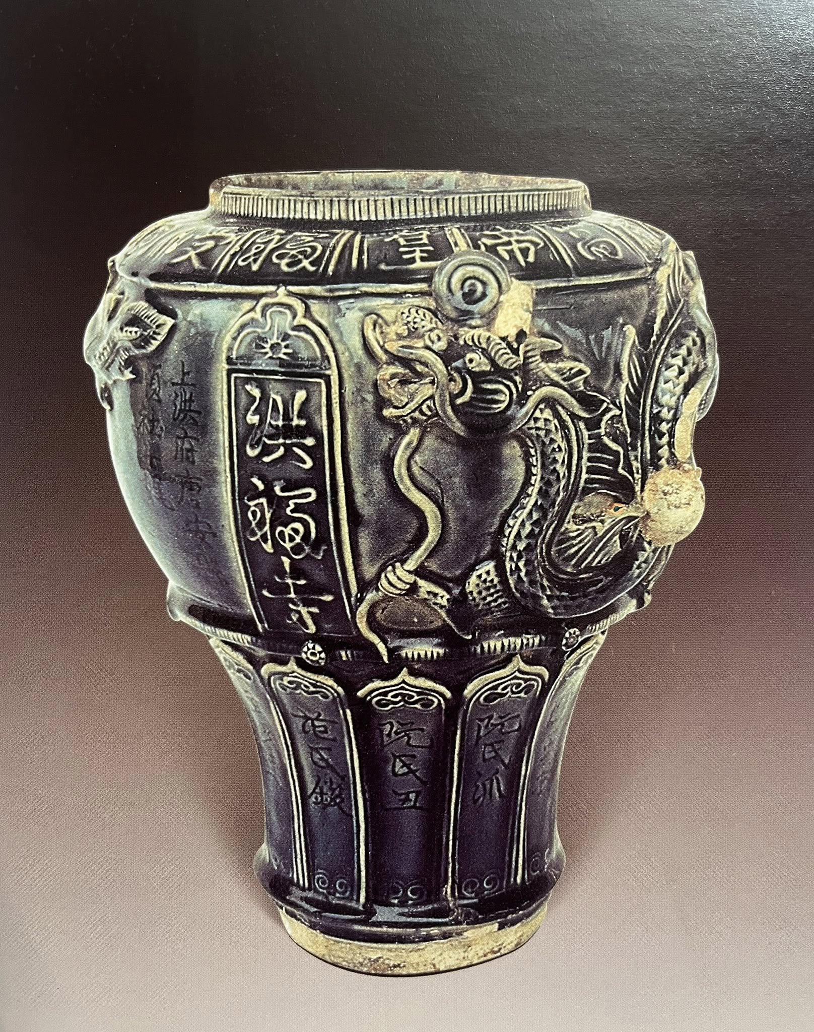 Gốm men lam xám độc sắc Việt Nam