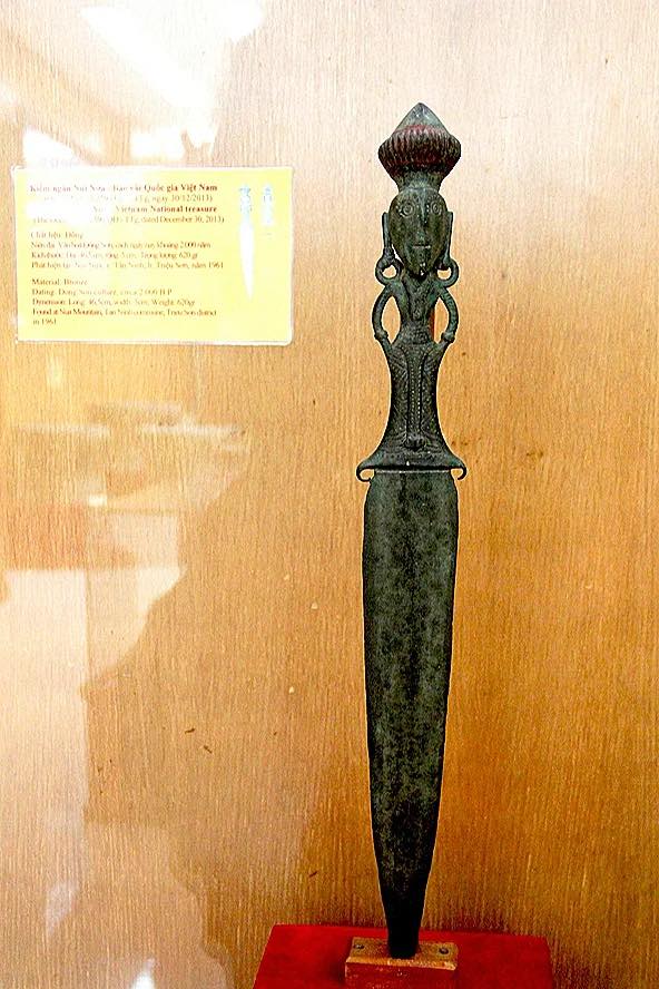 Kiếm ngắn núi Nưa