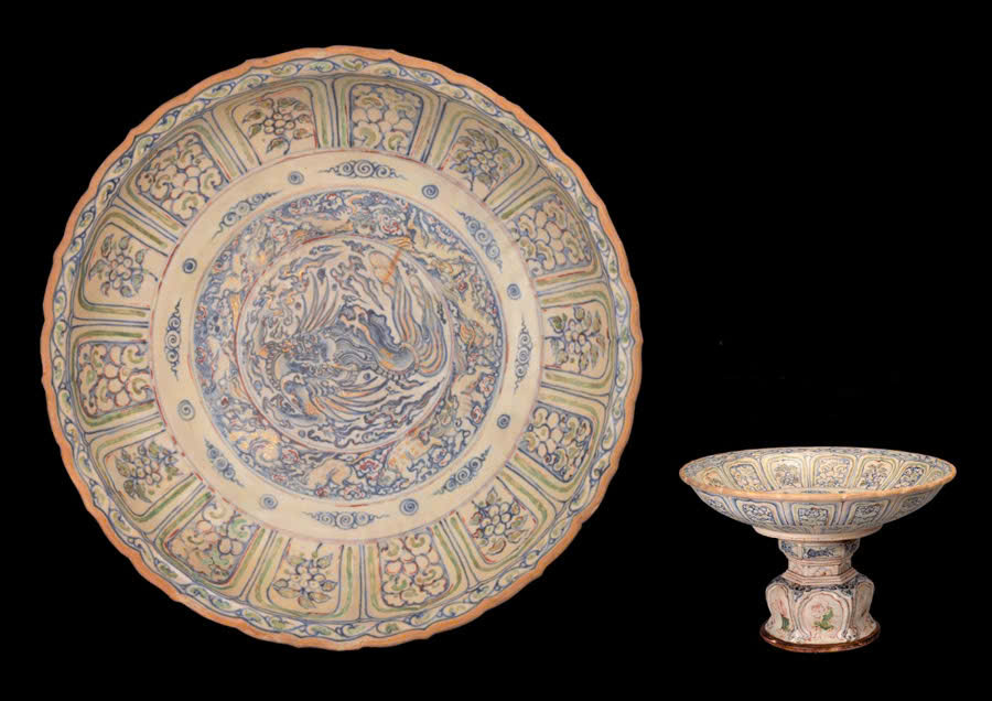 Mâm bồng gốm men vẽ nhiều màu Bảo vật Quốc gia