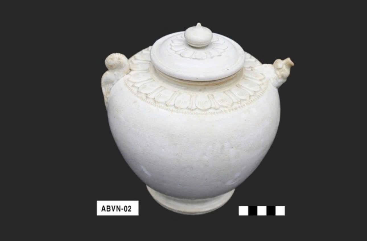 Sưu tập gốm men trắng An Biên bảo vật quốc gia