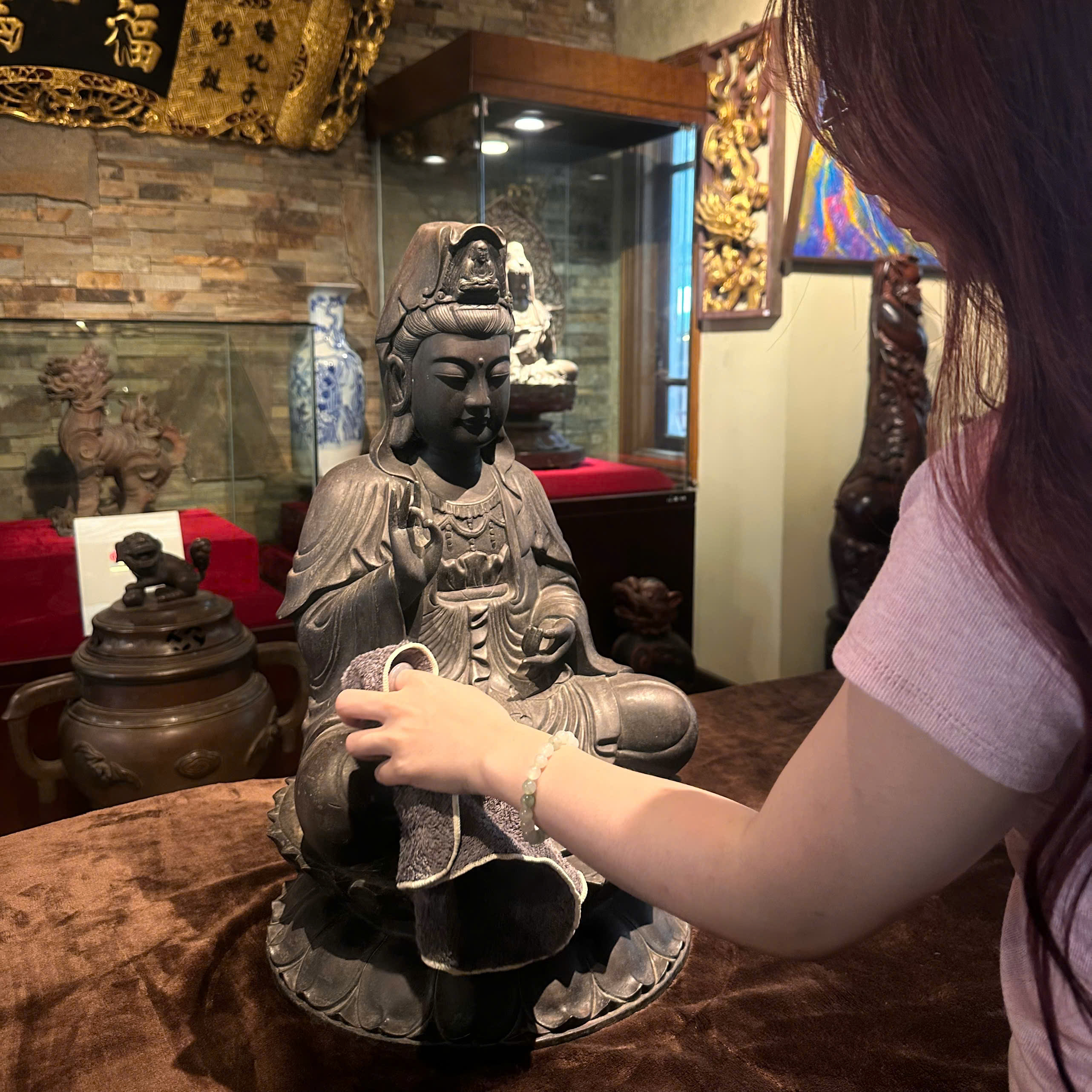 Quan  Thế Âm Bồ Tát