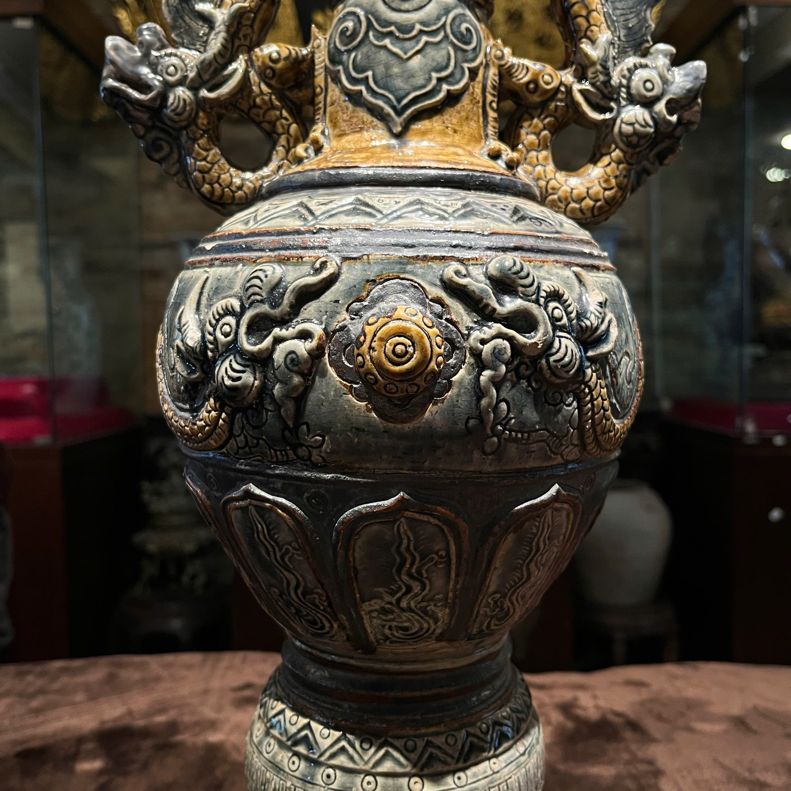 Chân đèn Lê-Mạc