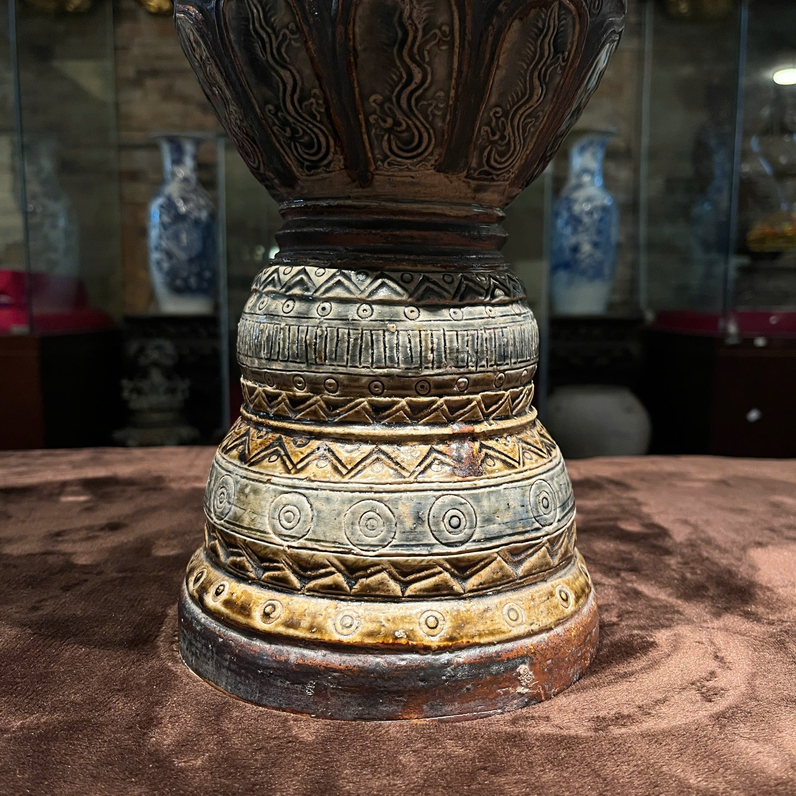 Chân đèn Lê-Mạc