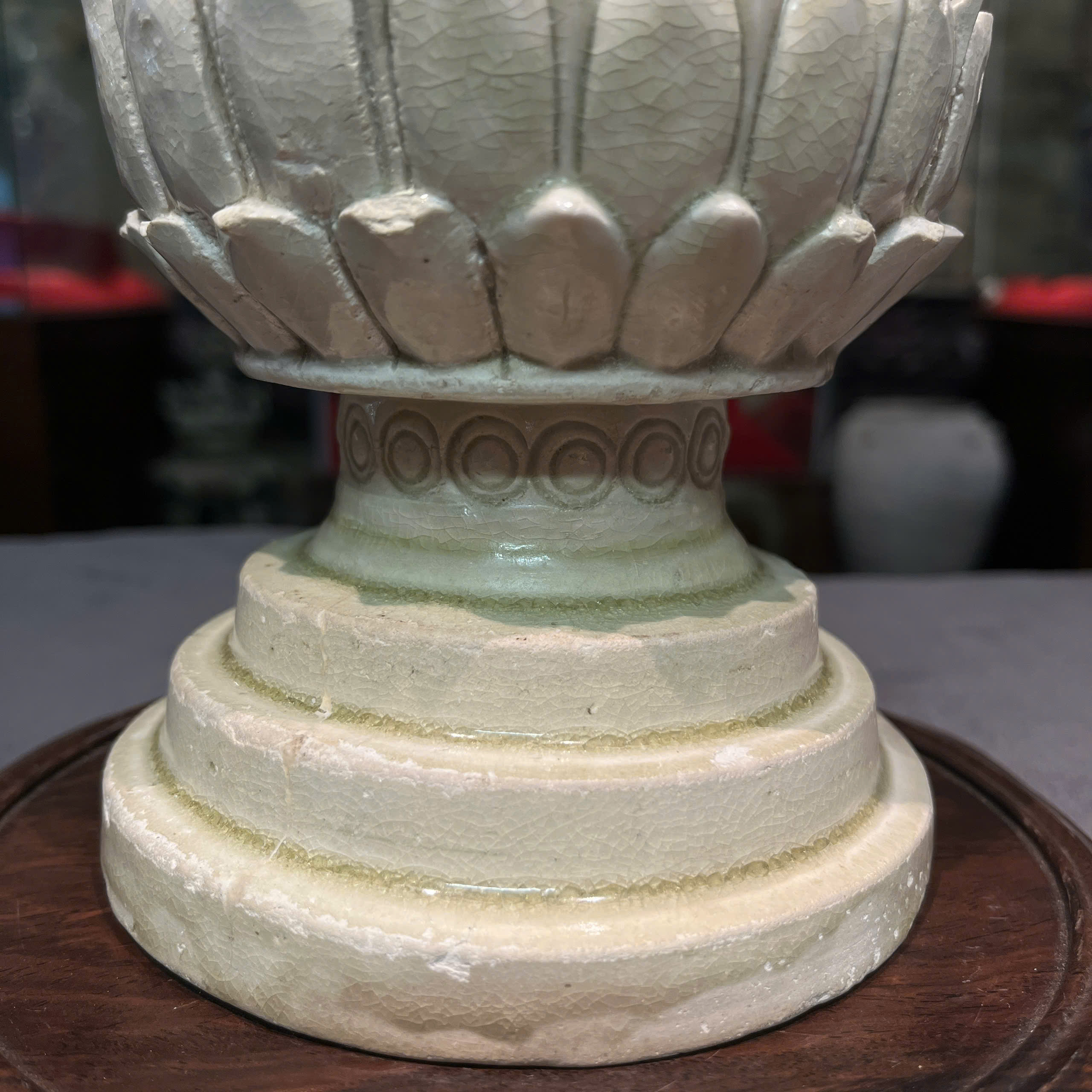 Chân đèn cánh sen thời Lý