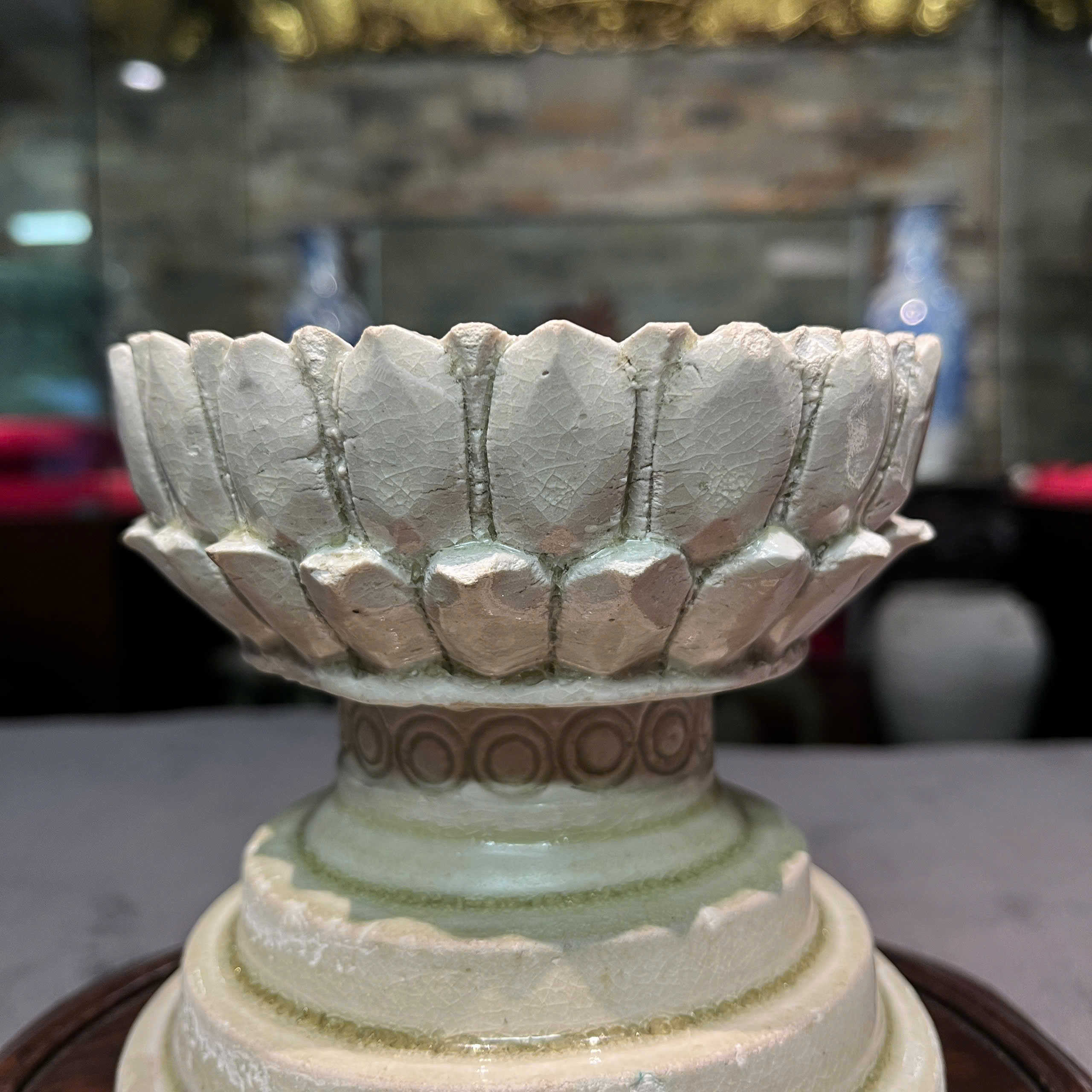 Chân đèn cánh sen thời Lý
