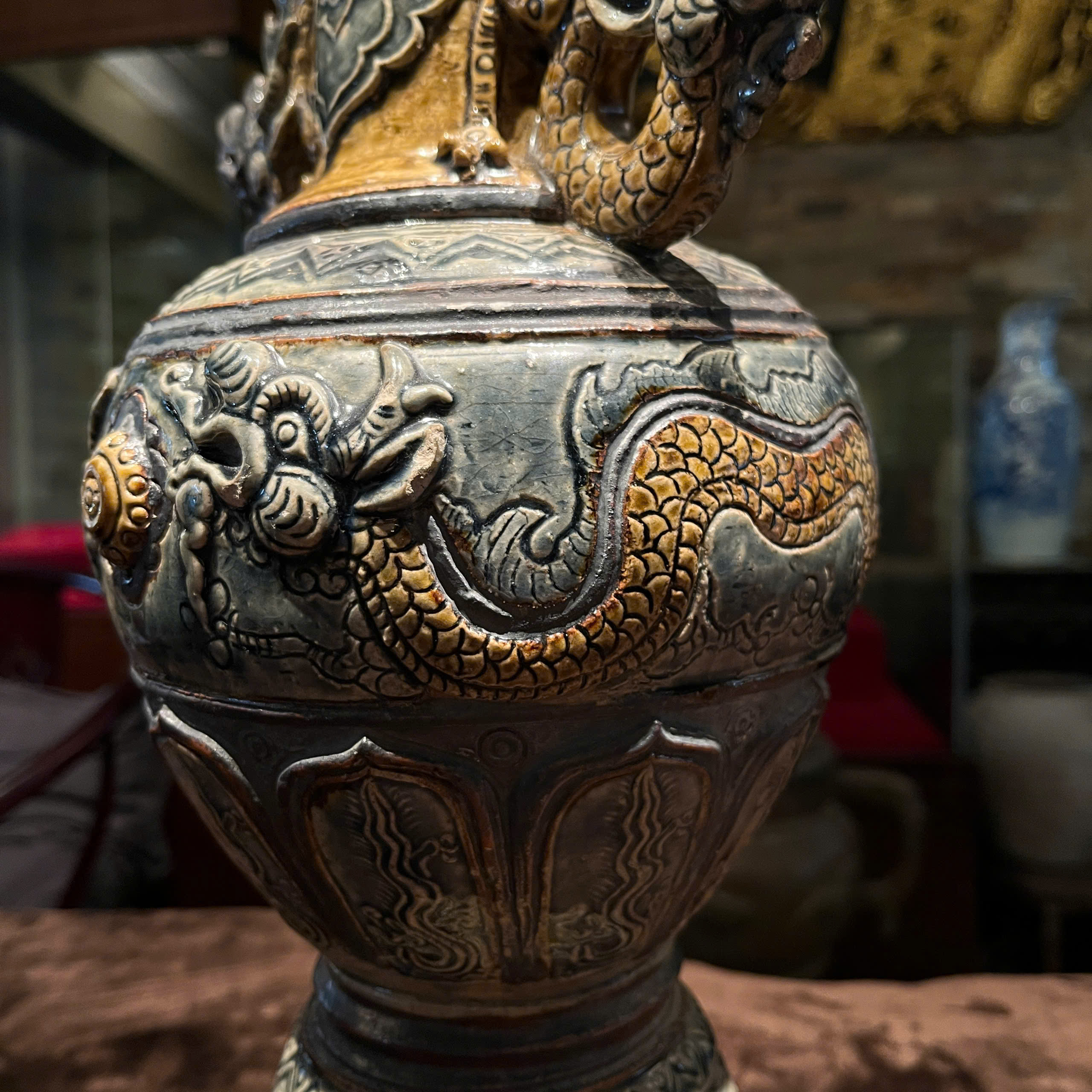 Chân đèn Lê-Mạc