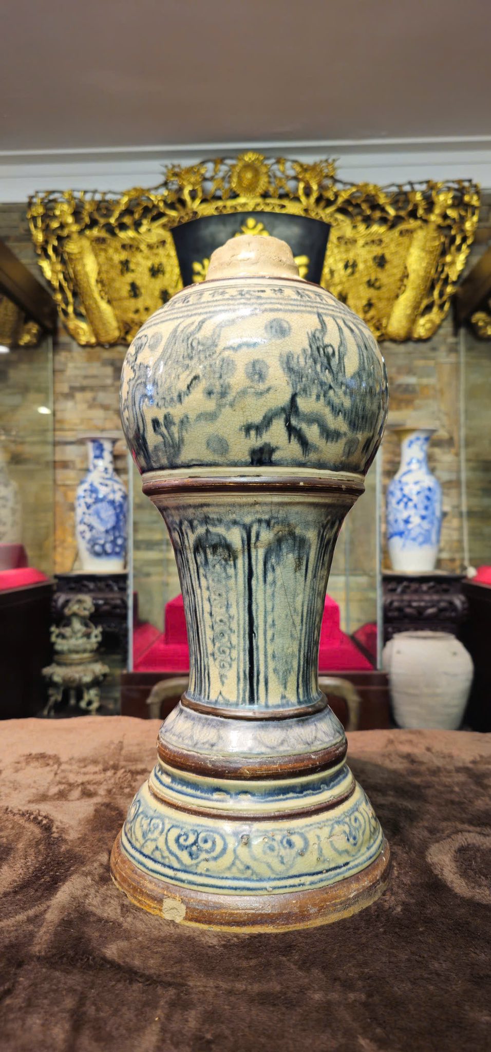 Chân đèn Lê men chàm rung quý hiếm