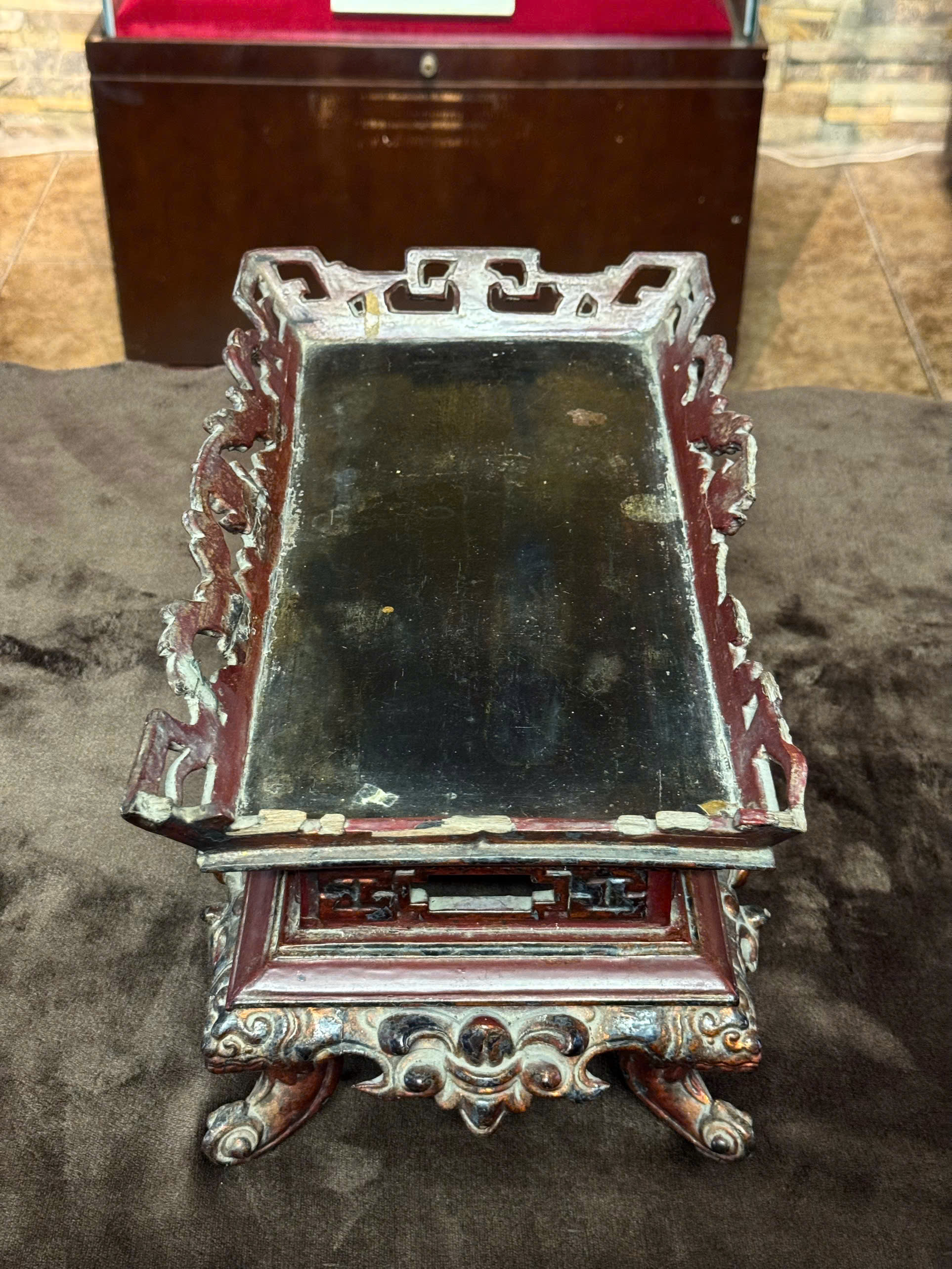 Đài gỗ sơn thếp