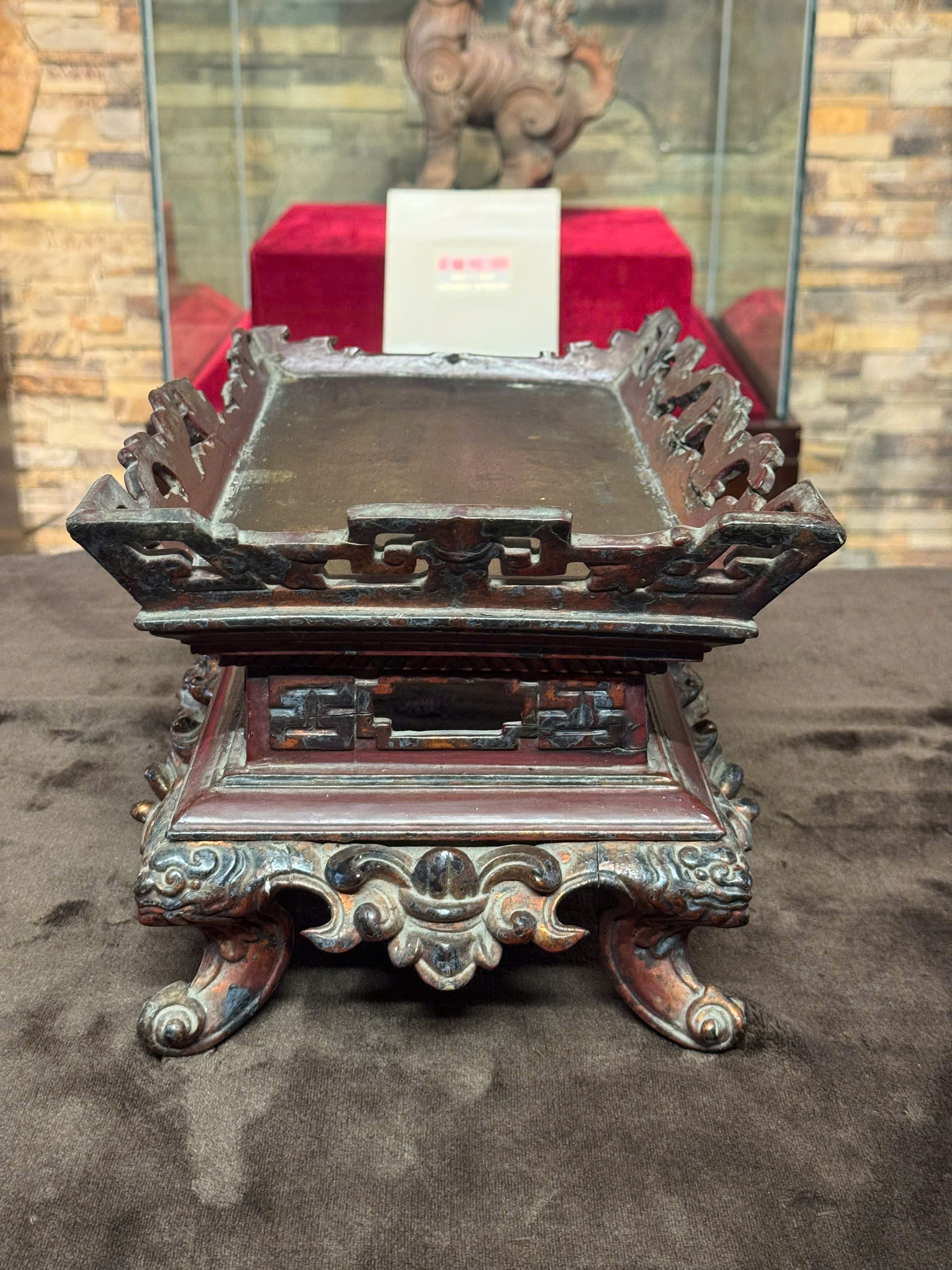 Đài gỗ sơn thếp