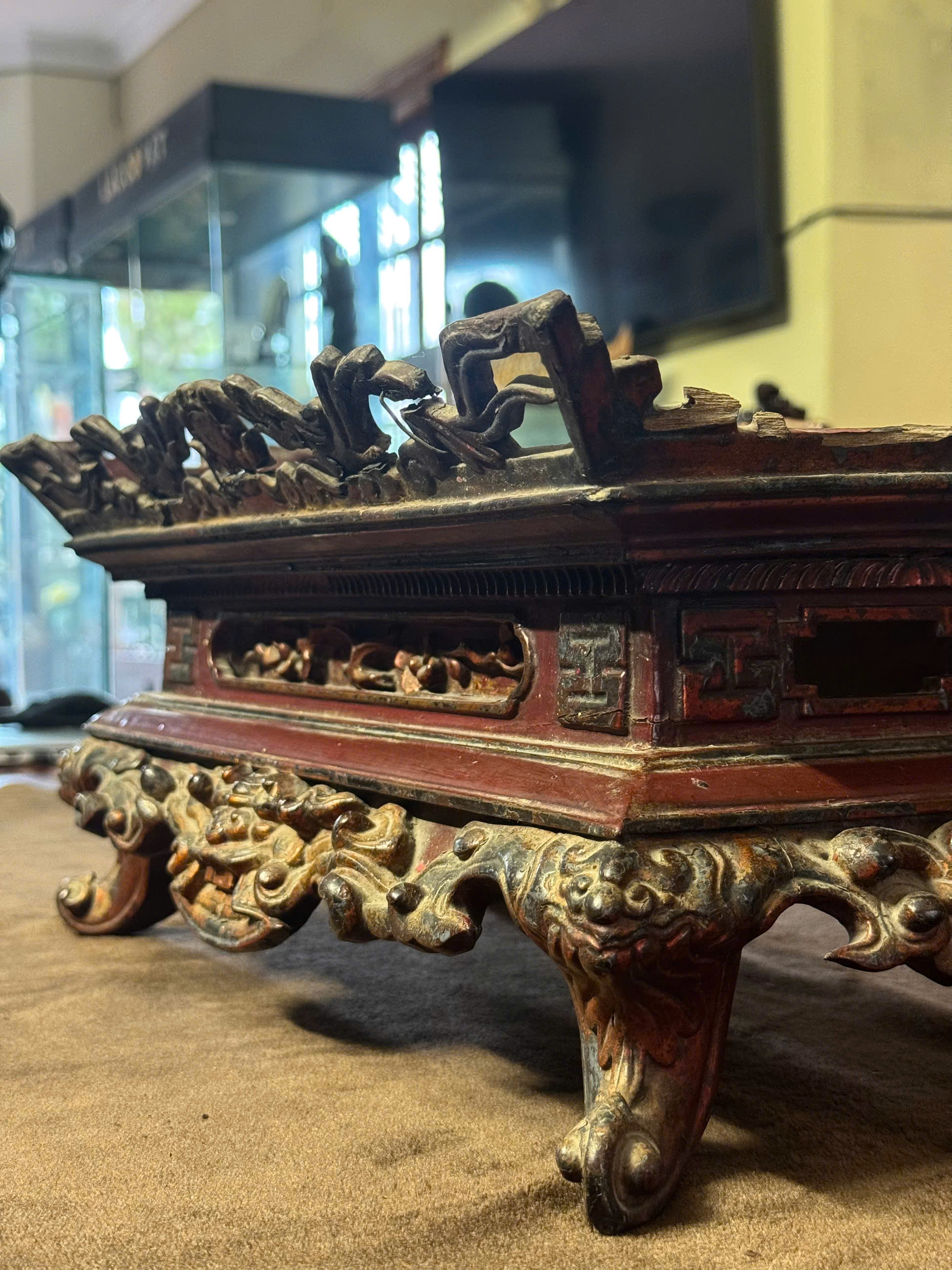 Đài gỗ sơn thếp
