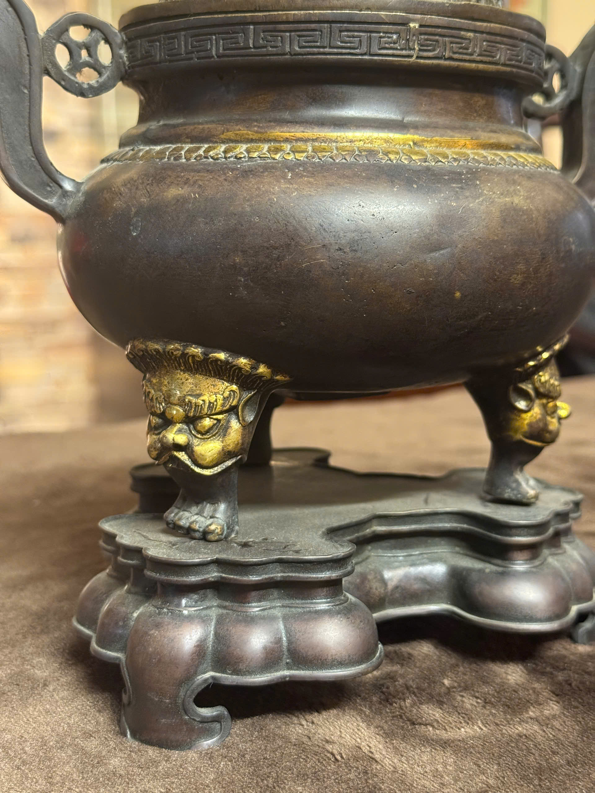 Đỉnh Trầm chất liệu đồng