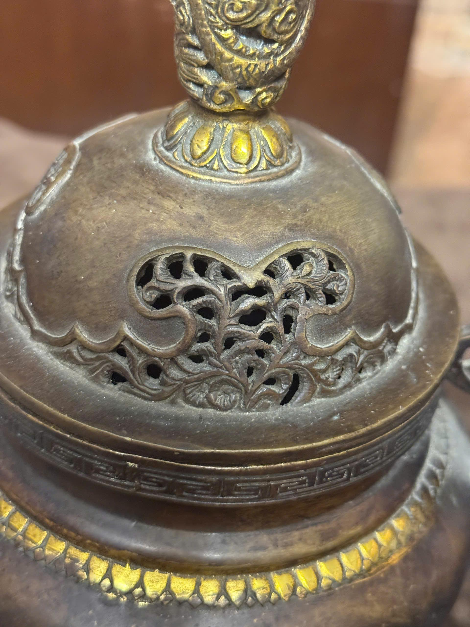 Đỉnh Trầm chất liệu đồng