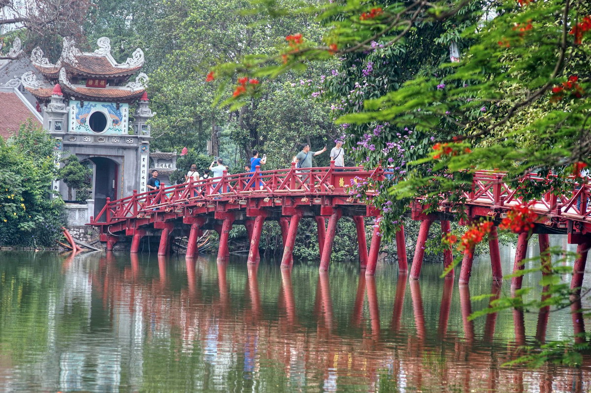 CHÙM ẢNH: ĐỀN NGỌC SƠN - NGÔI ĐỀN ĐẶC BIỆT NHẤT THỦ ĐÔ HÀ