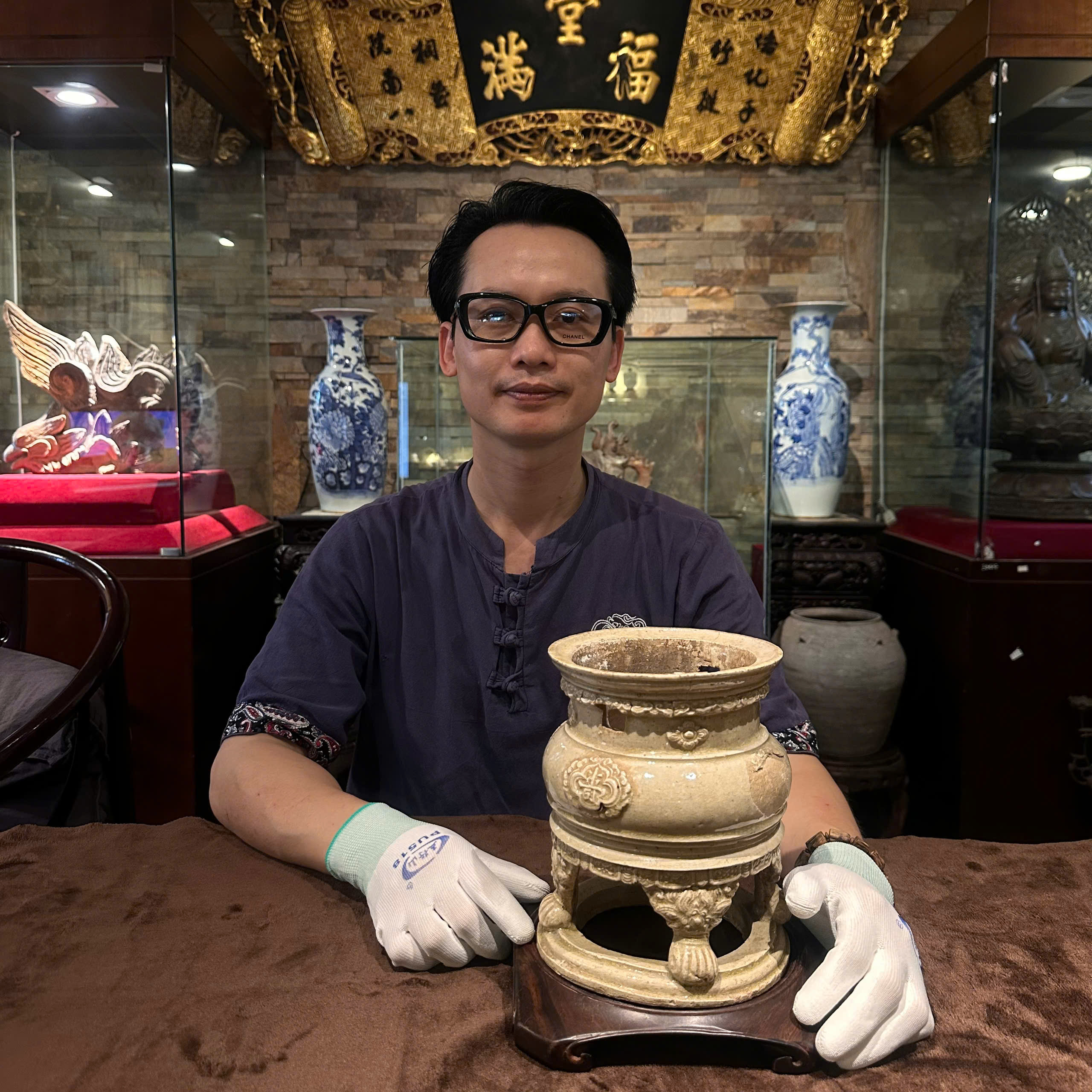 Lư hương bốn chân. Việt Nam, triều đại Lê, thế kỷ XVII