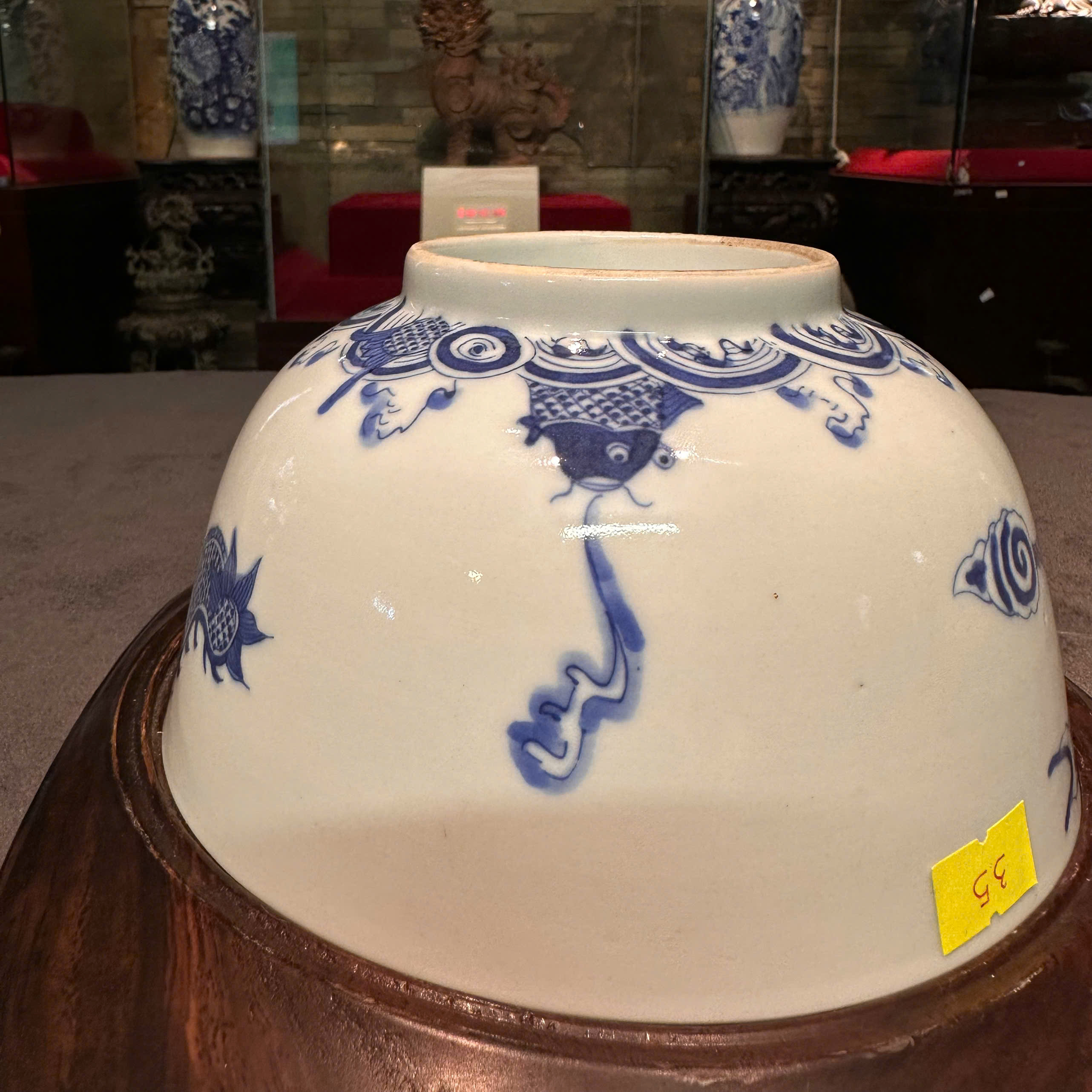 Bát Long Ngư Hí Thủy