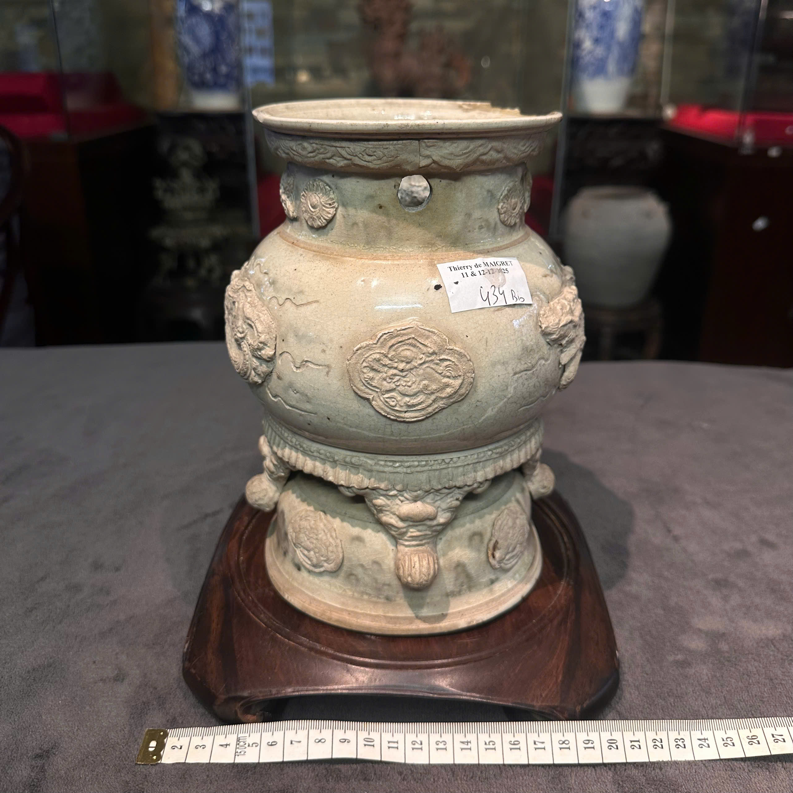 Lư hương bốn chân, đắp nổi Rồng, Lê Mạc, Thế kỷ XVI-XVII
