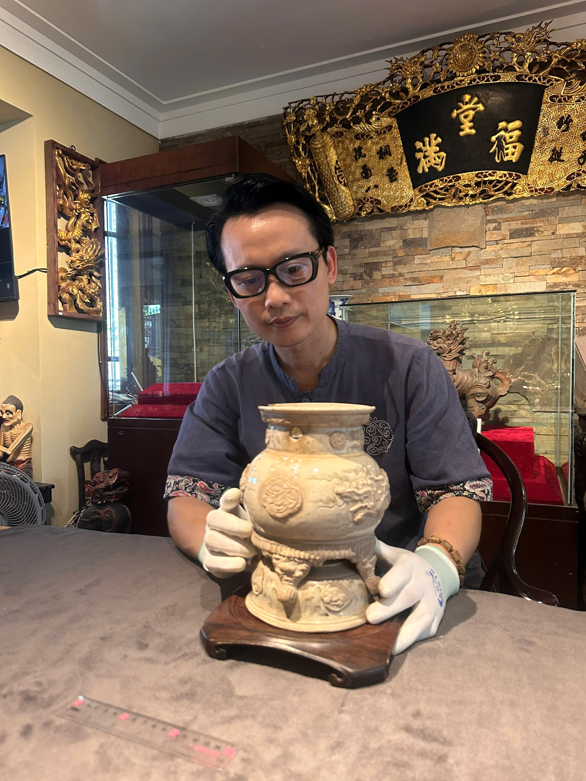 Lư hương bốn chân, đắp nổi Rồng, Lê Mạc, Thế kỷ XVI-XVII
