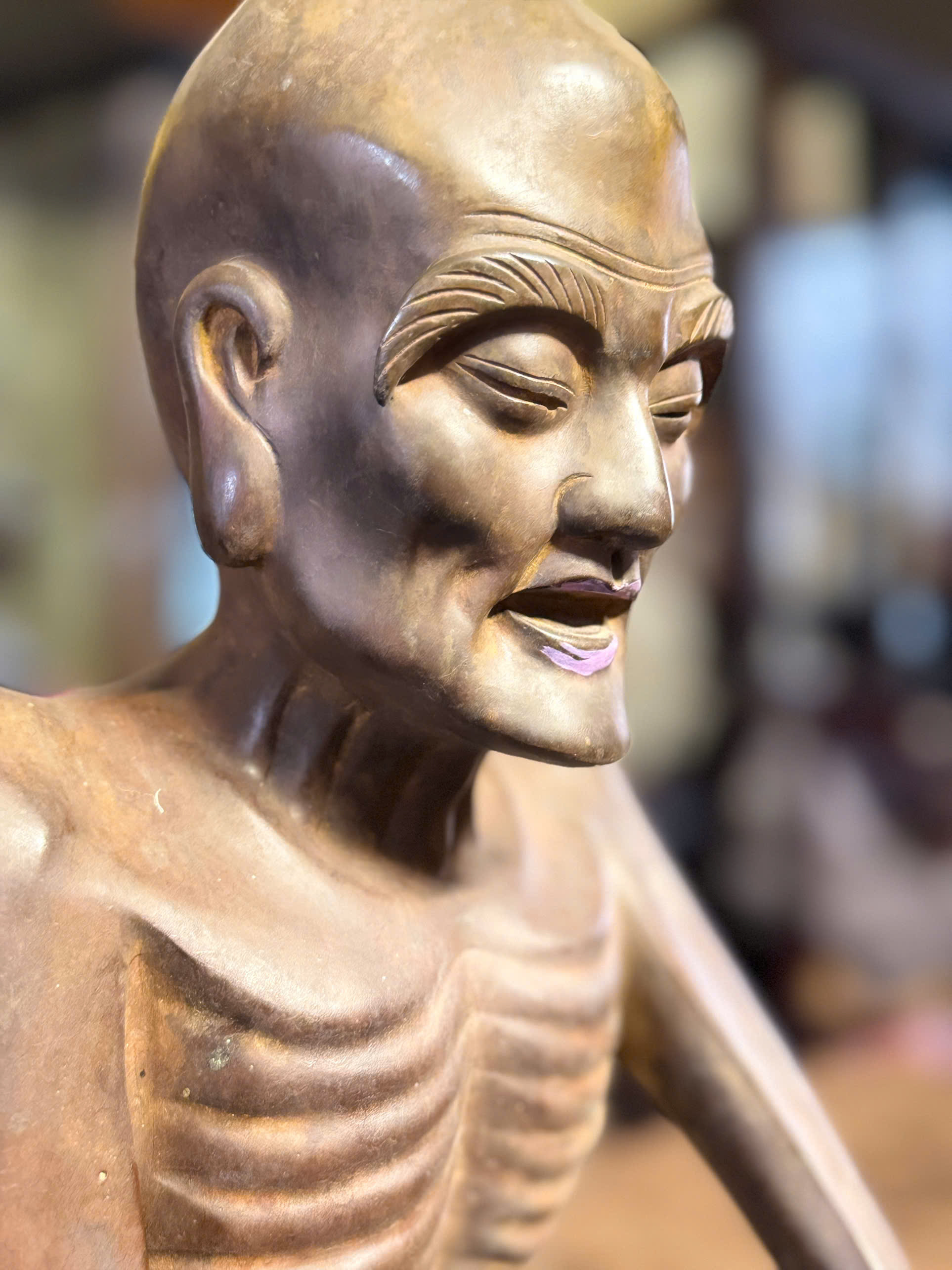 Ngài Tuyết Sơn chất liệu đồng